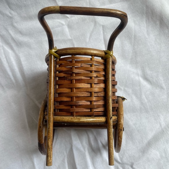 Vintage Small Basket cart planter - Picture 3 of 10